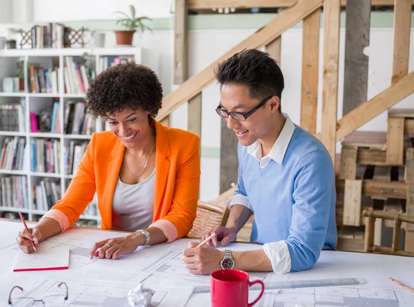 Creatieve team op het werk — Stockfoto