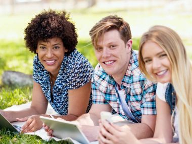 Yaz, internet, eğitim, kampüs ve öğrenci kavramı