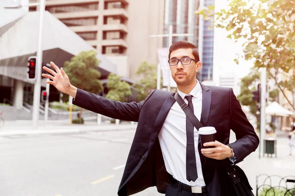 Genç İşadamları için bir taksi yağıyor