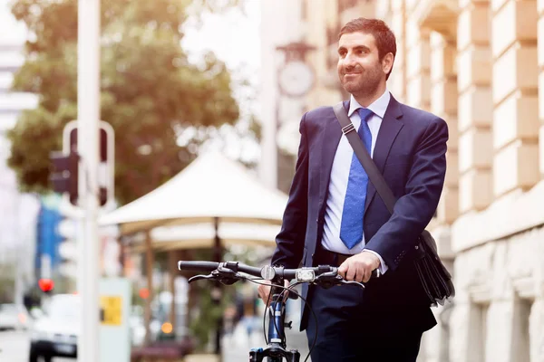 Bisikletli genç işadamları