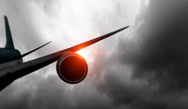 Uçak gökyüzünde. Karışık teknik