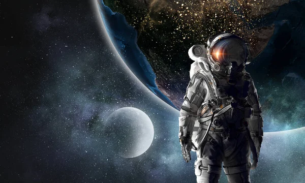 Astronaut Průzkumník v prostoru. Kombinovaná technika — Stock fotografie