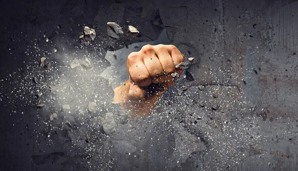 El ile duvar breaking. Karışık teknik