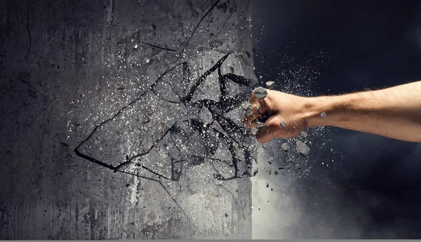 El ile duvar breaking. Karışık teknik