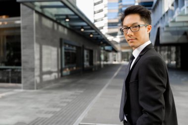 Benim iş konusunda ciddi