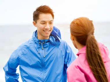 Ayakta Plajı'nda genç Çift