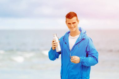 adam bir spor Şişeden içme