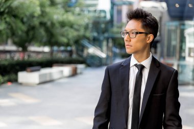 Benim iş konusunda ciddi