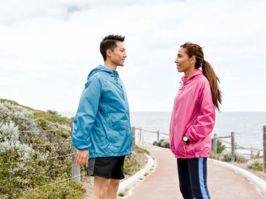 Ayakta Plajı'nda genç Çift