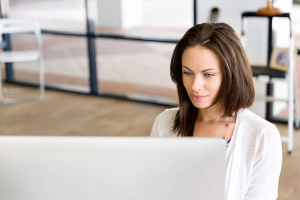 Portrait of businesswoman working at computer in office — Stock Photo, Image