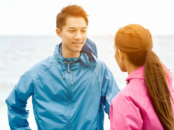 Ayakta Plajı'nda genç Çift