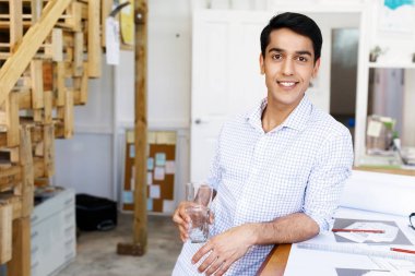 Genç adam mimar ofis