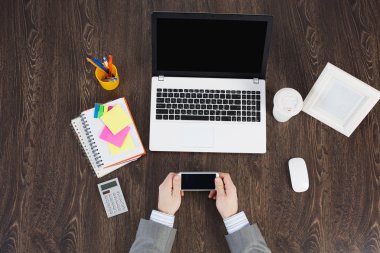 Ofis işyeri ofis, banka donatımı ve dizüstü bilgisayar ile