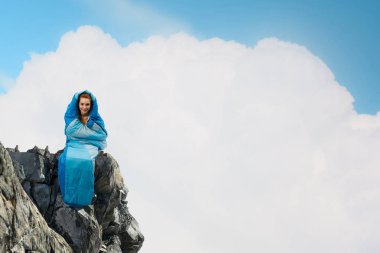 Kız turistik dinlenme. Karışık teknik