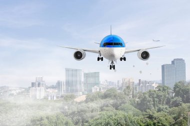 Uçak gökyüzünde. Karışık teknik