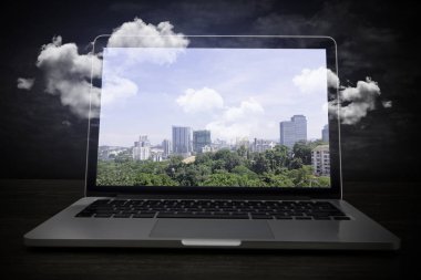 Laptop ekran üzerindeki görüntüyü ile