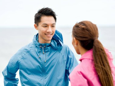 Ayakta Plajı'nda genç Çift