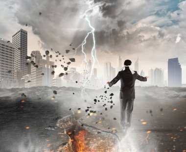 Dokunmak yürüyüş iş adamı. Karışık teknik