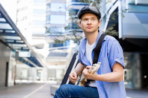 Gitar City ile genç müzisyen