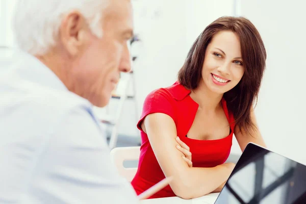 Mujer de negocios exitosa moderna — Foto de Stock