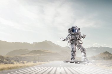 Yönetim Kurulu uçan üzerinde uzay adamı. Karışık teknik