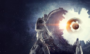 Uzayda astronot explorer. Karışık teknik