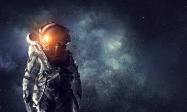 Uzayda astronot explorer. Karışık teknik