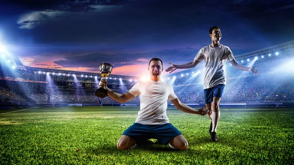 Jogador de futebol no estádio. Meios mistos — Fotografia de Stock