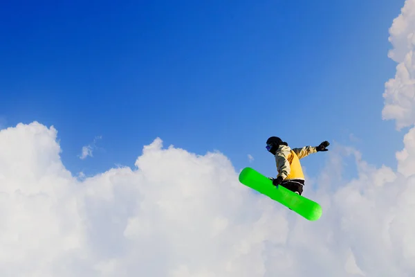 Snowboarder így ugrik — Stock Fotó