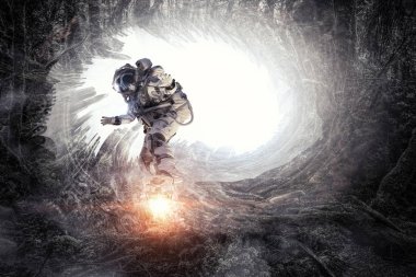 Yönetim Kurulu uçan üzerinde uzay adamı. Karışık teknik