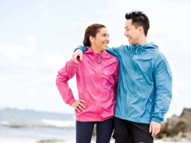 Ayakta Plajı'nda genç Çift