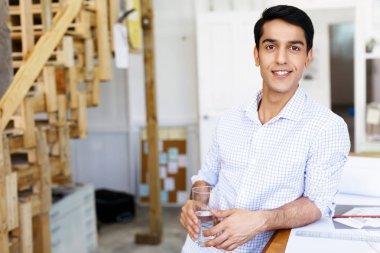 Genç adam mimar ofis