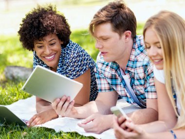 Yaz, internet, eğitim, kampüs ve öğrenci kavramı