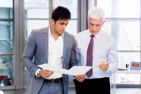 La discusión es el camino a la solución —  Fotos de Stock