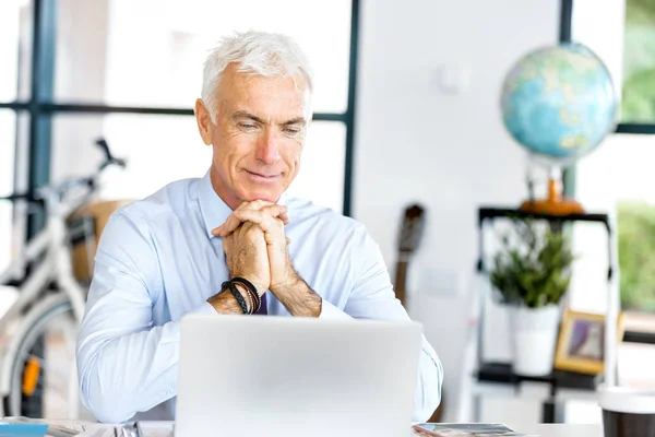 Businessman at the office — Stock Photo, Image