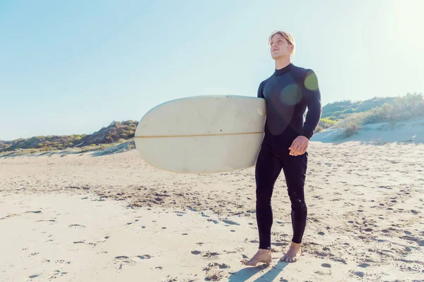 Pronti a colpire le onde — Foto Stock