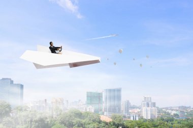 Kağıt Uçak içinde kadın pilot. Karışık teknik