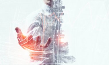 Bir şeyler sunan bir işadamı kapatmak