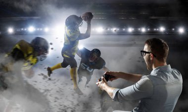 Oyun adam eğleniyor. Karışık teknik