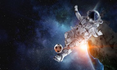 Astronot futbol oyna