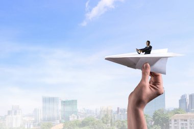 Kağıt Uçak içinde kadın pilot. Karışık teknik