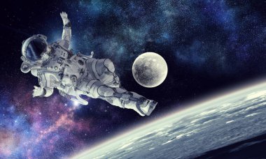 Astronot futbol oyna