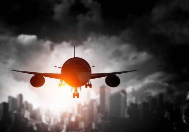 Uçak gökyüzünde. Karışık teknik