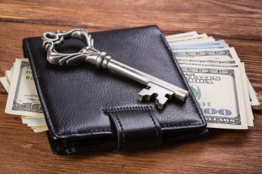 Kapıları açmak için anahtar paradır