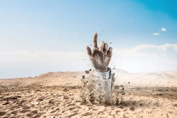 Begraven levend maar niet gebroken — Stockfoto