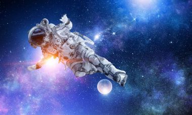 Astronot futbol oyna