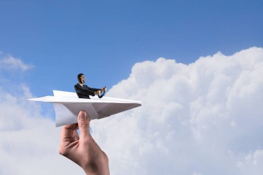 Kağıt Uçak içinde kadın pilot. Karışık teknik