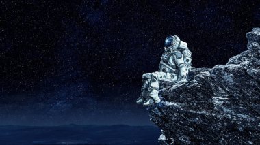 Rock kenarında uzay adamı. Karışık teknik