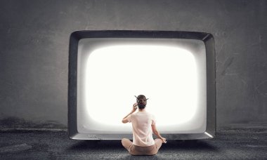 Retro Tv İzleyicisi. Karışık teknik