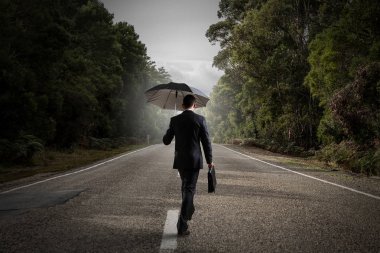 O geliyor. Karışık teknik